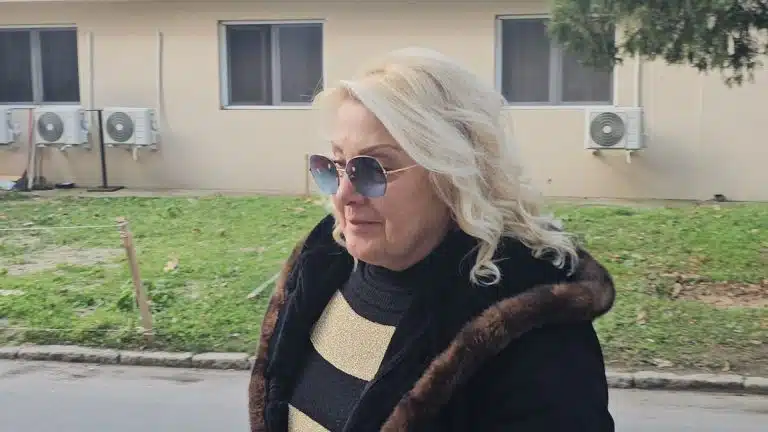 Snežani Đurišić se ISKLJUČIO FILTER dok se snimala, pa slučajno pokazala PRIRODNO IZDANJE: Evo kako izgleda kada se kamere ugase