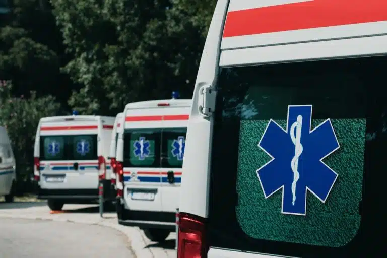 JEZIVO NASILJE U LOZNICI! SLOMILI MU LOBANJU, REBRA, PROBILI PLUĆA… Muškarac unakažen od batina, tukla ga i žena! Komšije ogorčene: On je da ga mažeš na hleb!