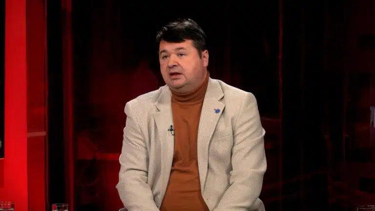 PROFESOR VLADAN PETROV U “USIJANJU” BEZ ZADRŠKE “Plenumi su zapravo političke skupštine, a studenti samo paravan!” Poslao poruku i svom matičnom fakultetu